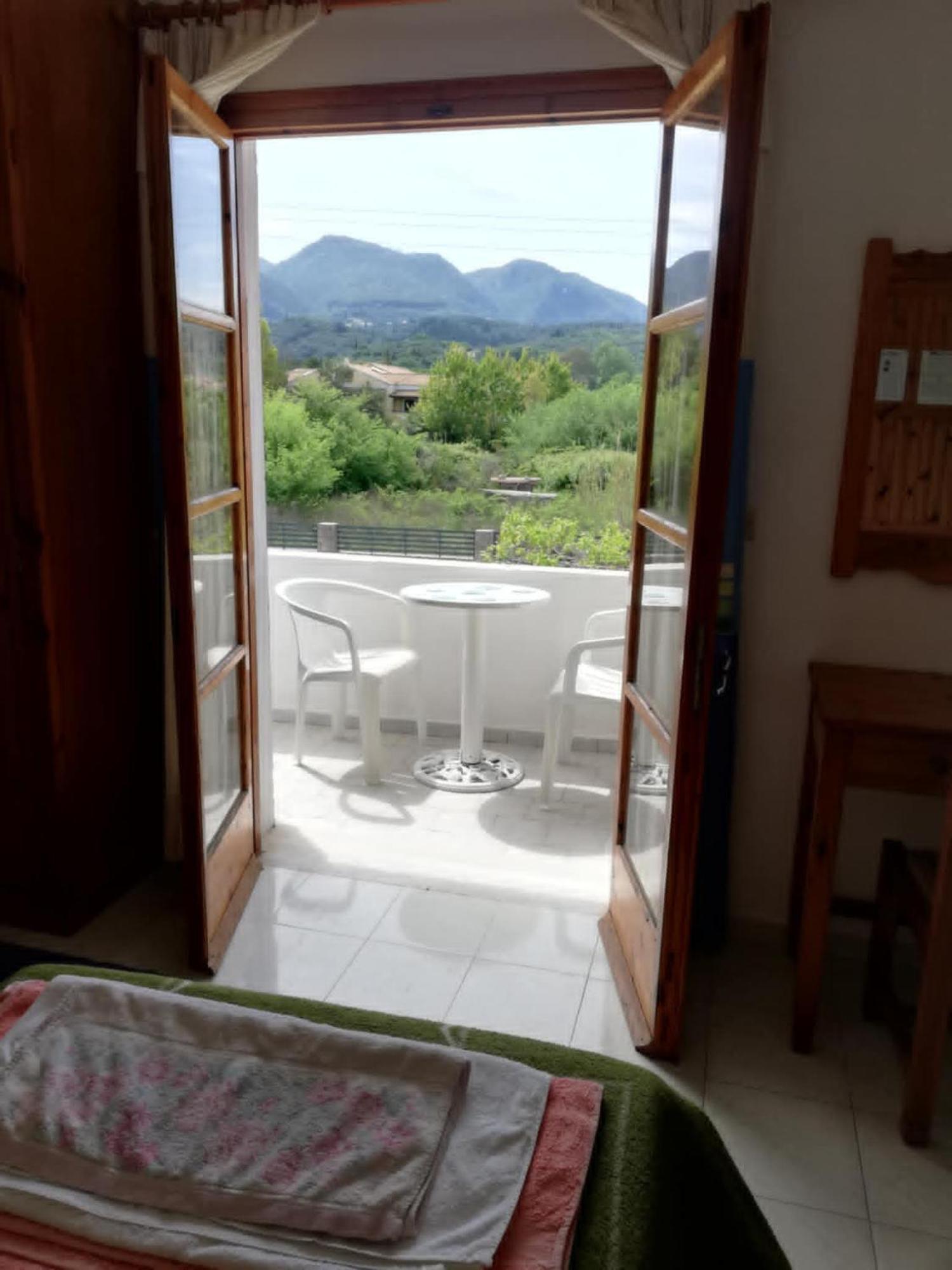 Lakis Apartments Acharavi  Buitenkant foto